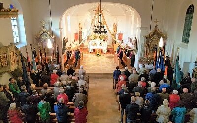 Kolping und KAB bei Festmesse zahlreich vertreten